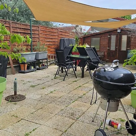 別荘 Petite Maison Avec Terrasse ブゾン