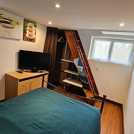 Petite Maison Avec Terrasse *